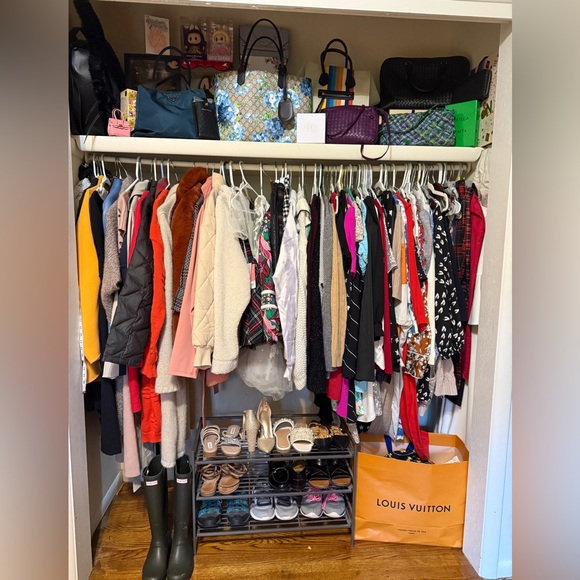 Going live TOMORROW at 10:30 AM!!! LIVE LISTING!!!! - Picture 1 of 5